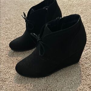 Universal Thread Black Ankle Booties SZ 9 - NWOT